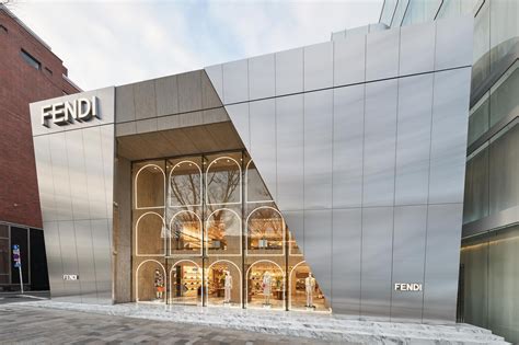 chiude fendi a napoli|Boutique FENDI .